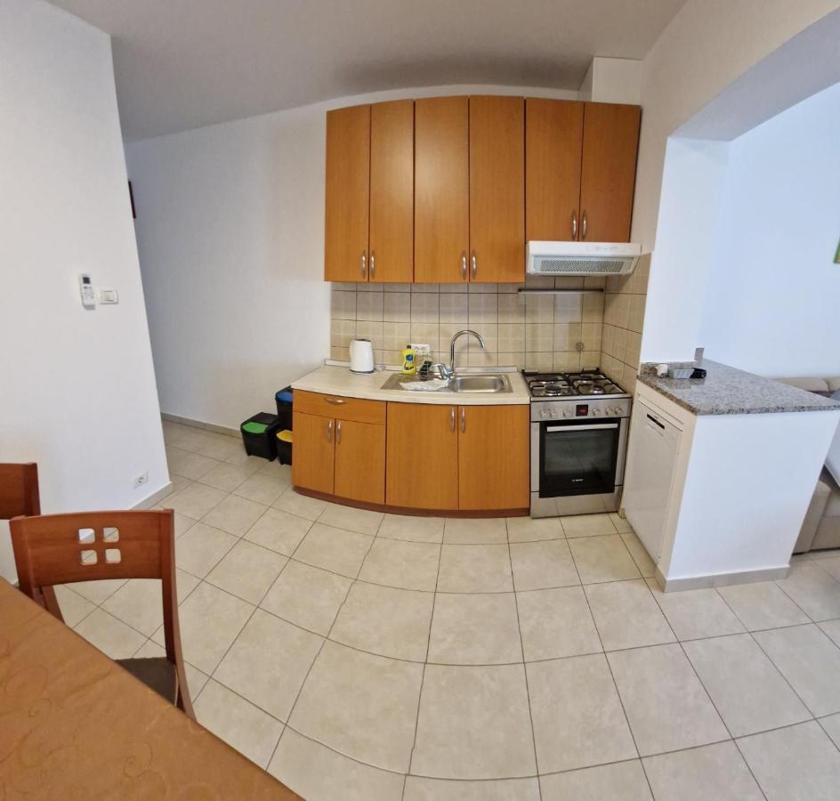 Apartments Vuceric Peroj Exterior photo